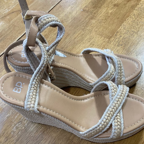 BeautifulBp shoes  platform heels size 10 ,4.5 “tall - Picture 2 of 8